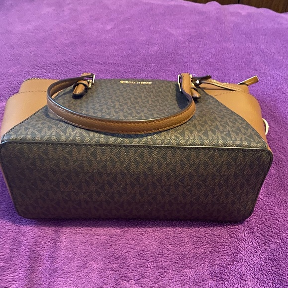 Michael Kors Purses - Picture 3 of 11